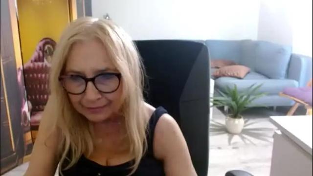 Image 3 of desiresofia Stream on Chaturbate on 1 month ago