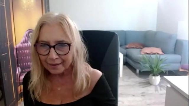 Image 12 of desiresofia Stream on Chaturbate on 1 month ago