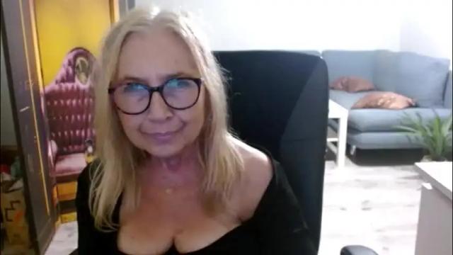 Image 3 of desiresofia Stream on Chaturbate on 1 month ago