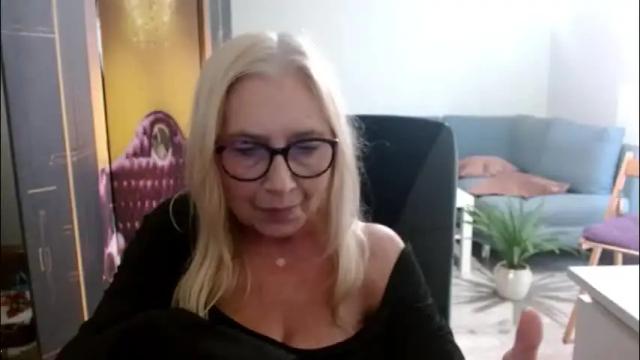 Image 3 of desiresofia Stream on Chaturbate on 1 month ago