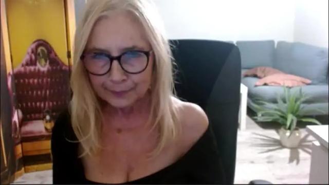 Image 10 of desiresofia Stream on Chaturbate on 27 days ago