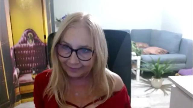 Image 2 of desiresofia Stream on Chaturbate on 19 days ago