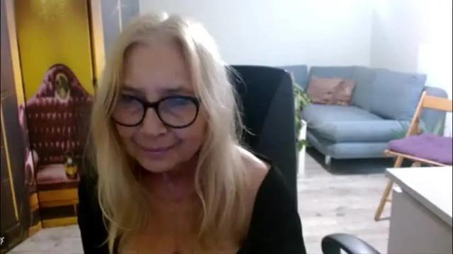 Image 2 of desiresofia Stream on Chaturbate on 2 months ago