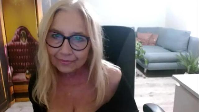 Image 2 of desiresofia Stream on Chaturbate on 2 months ago