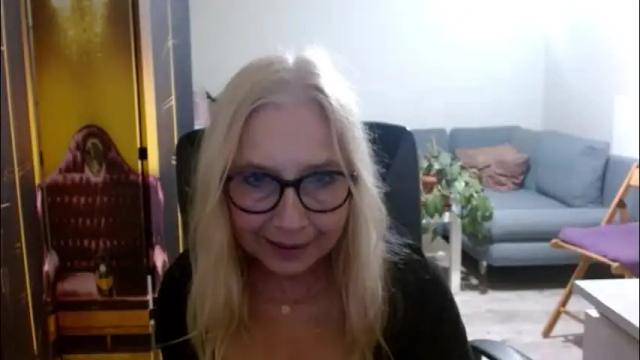 Image 2 of desiresofia Stream on Chaturbate on 2 months ago