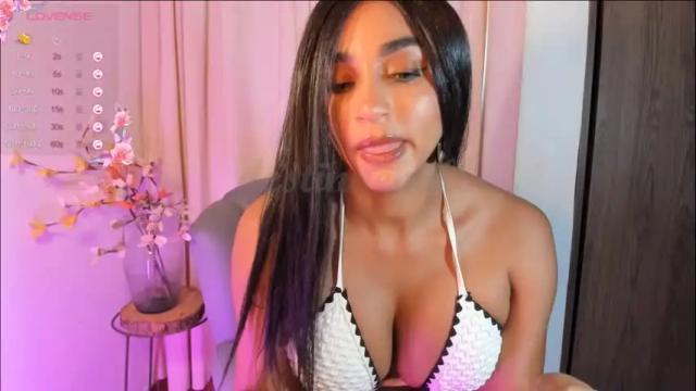 Image 10 of destinnemil Stream on Chaturbate on 1 month ago