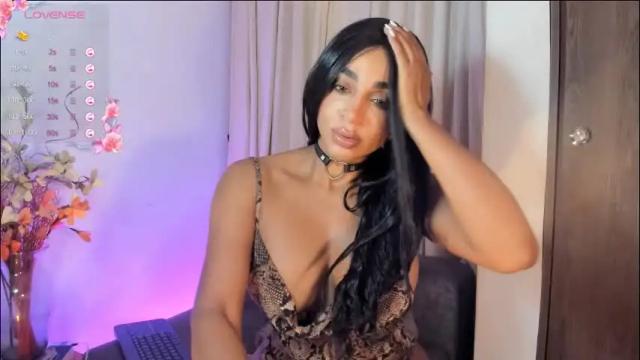 Image 4 of destinnemil Stream on Chaturbate on 19 days ago
