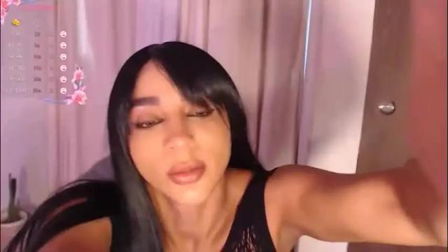 Image 3 of destinnemil Stream on Chaturbate on 11 days ago