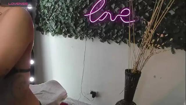 Image 2 of destinyhills_ Stream on Chaturbate on 1 month ago