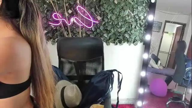 Image 4 of destinyhills_ Stream on Chaturbate on 1 month ago