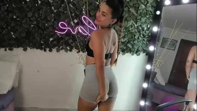 Image 2 of destinyhills_ Stream on Chaturbate on 1 month ago