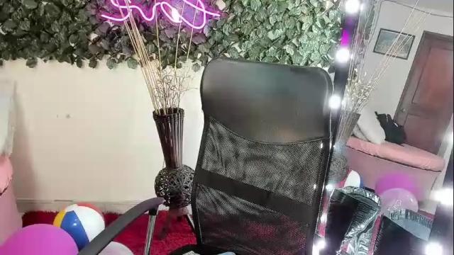 Image 8 of destinyhills_ Stream on Chaturbate on 1 month ago