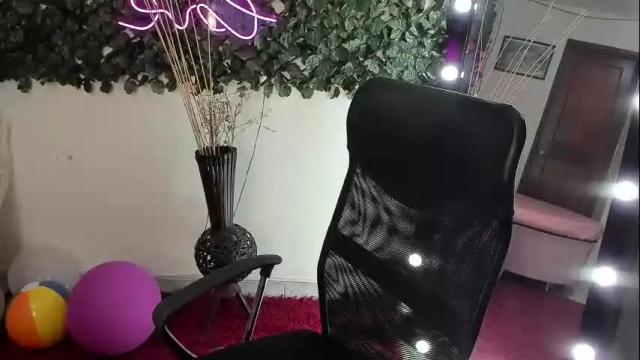 Image 7 of destinyhills_ Stream on Chaturbate on 1 month ago