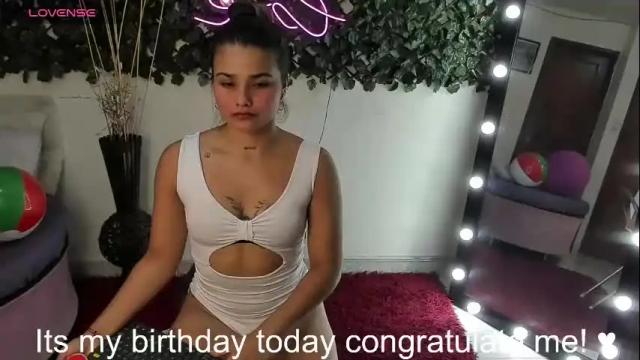 Image 4 of destinyhills_ Stream on Chaturbate on 29 days ago