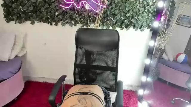 Image 10 of destinyhills_ Stream on Chaturbate on 28 days ago