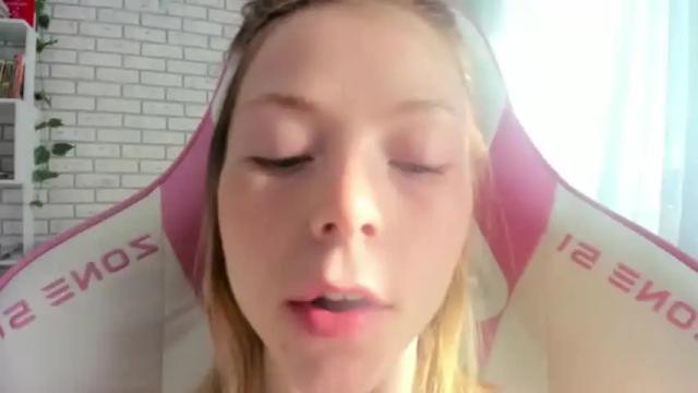 Image 7 of deva_alice Stream on Chaturbate on 14 months ago