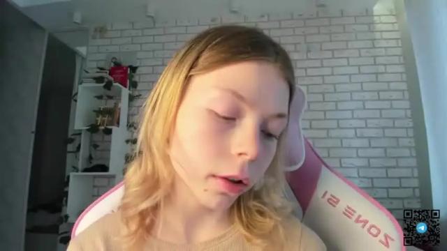 Image 2 of deva_alice Stream on Chaturbate on 13 months ago