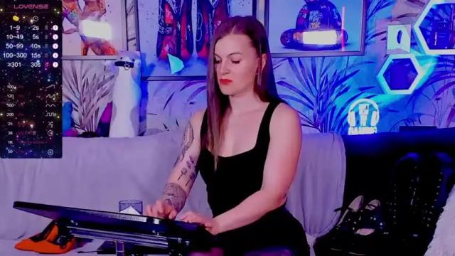 Image 4 of devi_evi Stream on Chaturbate on 15 months ago