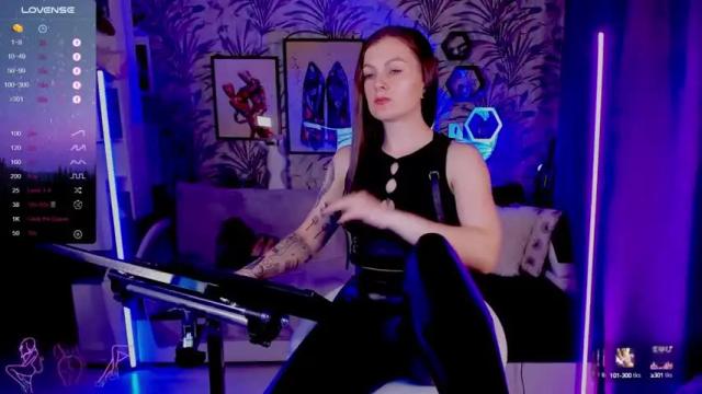 Image 3 of devi_evi Stream on Chaturbate on 13 months ago