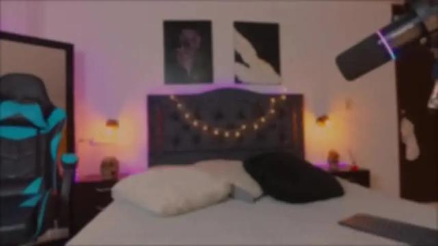 Image 3 of devlin_violett Stream on Chaturbate on 24 months ago