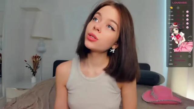Image 3 of di_huny Stream on Chaturbate on 16 months ago