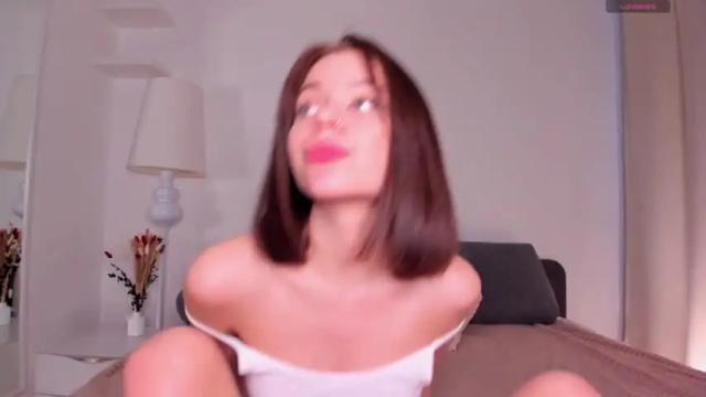 Image 8 of di_huny Stream on Chaturbate on 16 months ago
