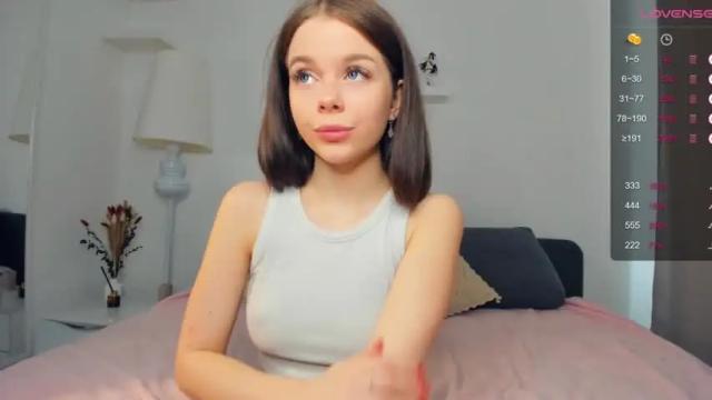 Image 4 of di_huny Stream on Chaturbate on 15 months ago