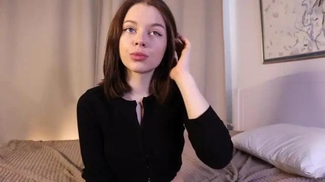 Image 2 of di_huny Stream on Chaturbate on 14 months ago