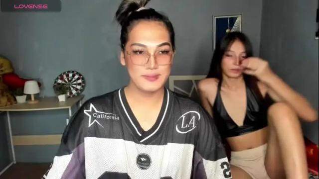 Image 2 of diamond_foxy Stream on Chaturbate on 1 month ago