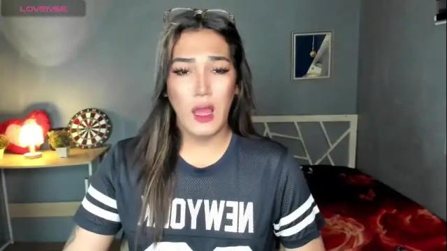 Image 2 of diamond_foxy Stream on Chaturbate on 29 days ago