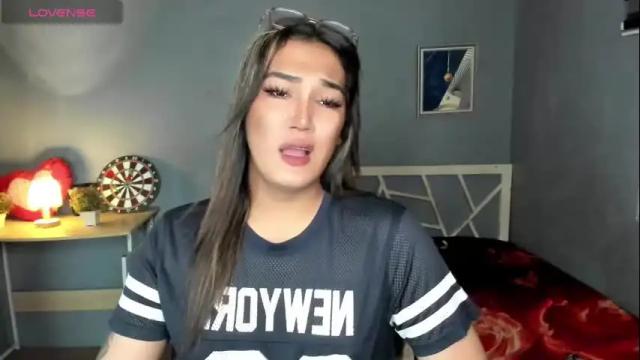 Image 4 of diamond_foxy Stream on Chaturbate on 29 days ago