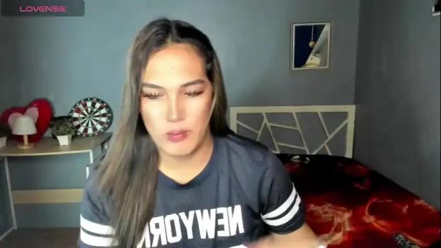 Image 3 of diamond_foxy Stream on Chaturbate on 28 days ago