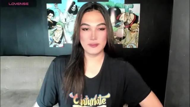 Image 2 of diamond_foxy Stream on Chaturbate on 3 months ago