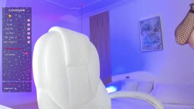 Image 3 of diamonddustt Stream on Chaturbate on 1 month ago