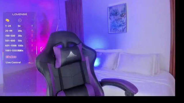 Image 2 of diamonddustt Stream on Chaturbate on 3 months ago