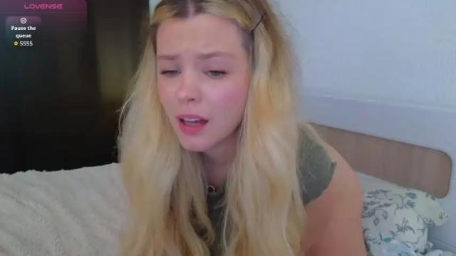 Image 3 of dianaholiday Stream on Chaturbate on 2 months ago