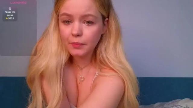 Image 2 of dianaholiday Stream on Chaturbate on 2 months ago