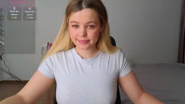 Image 3 of dianaholiday Stream on Chaturbate on 16 days ago