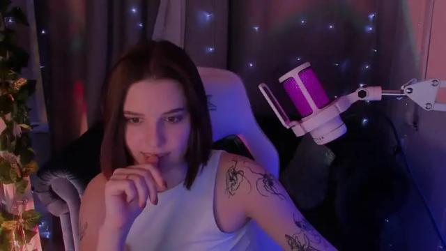 Image 3 of dianakitti Stream on Chaturbate on 23 months ago