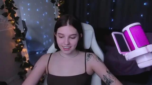 Image 2 of dianakitti Stream on Chaturbate on 13 months ago