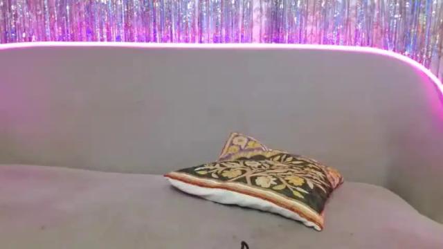Image 8 of dinablooommm Stream on Chaturbate on 17 months ago