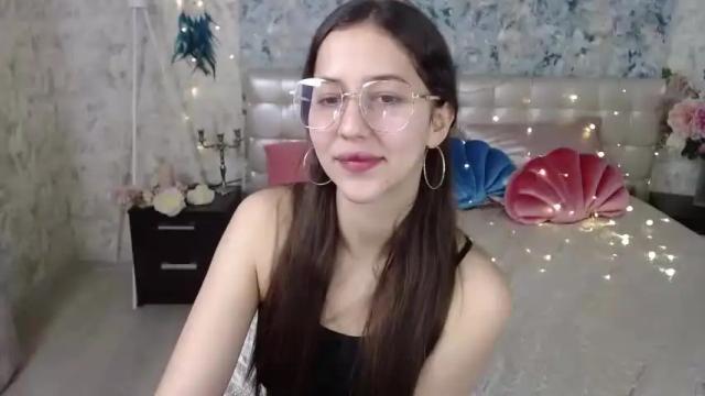 Image 12 of dinafrittz Stream on Chaturbate on 16 months ago