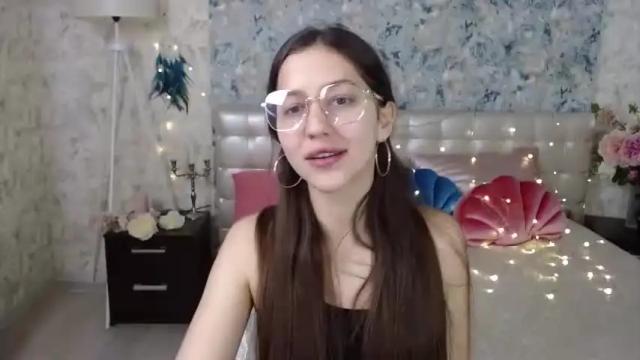 Image 2 of dinafrittz Stream on Chaturbate on 16 months ago