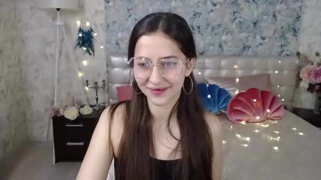 Image 3 of dinafrittz Stream on Chaturbate on 16 months ago
