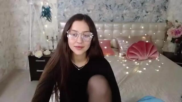 Image 12 of dinafrittz Stream on Chaturbate on 16 months ago