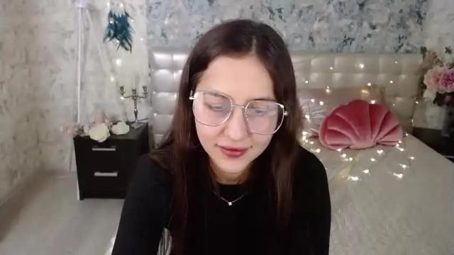 Image 2 of dinafrittz Stream on Chaturbate on 16 months ago