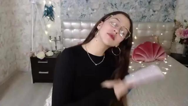 Image 3 of dinafrittz Stream on Chaturbate on 16 months ago