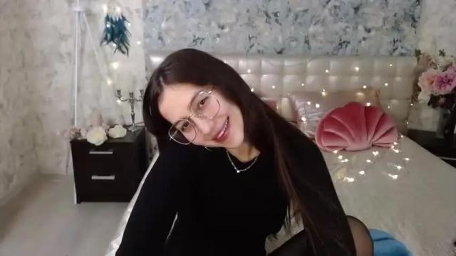 Image 7 of dinafrittz Stream on Chaturbate on 16 months ago