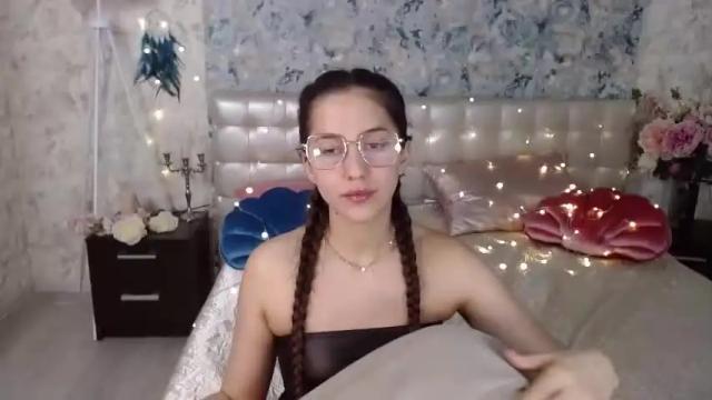 Image 8 of dinafrittz Stream on Chaturbate on 16 months ago