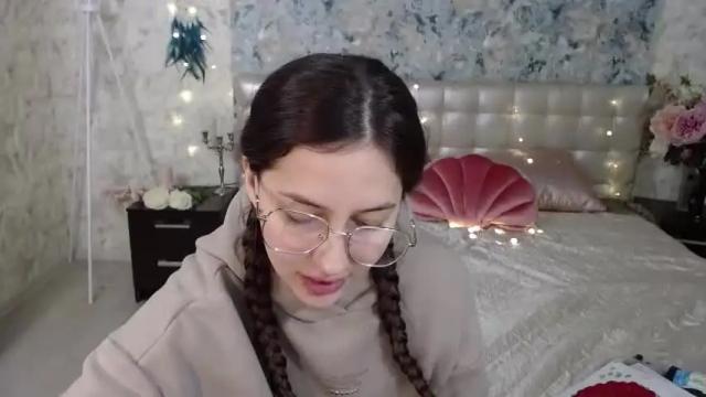 Image 3 of dinafrittz Stream on Chaturbate on 16 months ago